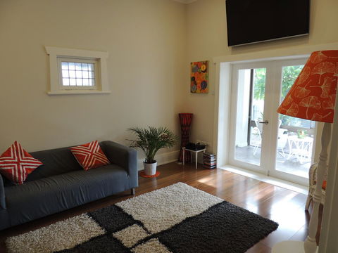 Glenelg - Marina Retreat - Tourism Guide 24