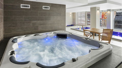 Oaks Adelaide Embassy Suites - Tourism Guide 2