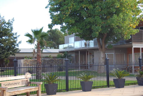 Barossa Valley Apartments - Travel Search 1