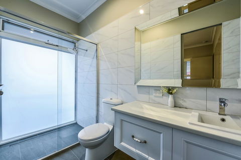 Aloha Central Luxury Apartments - Tourism Guide 16