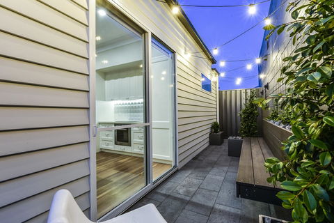 Aloha Central Luxury Apartments - Tourism Guide 13