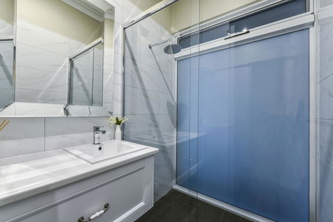 Aloha Central Luxury Apartments - Tourism Guide 18