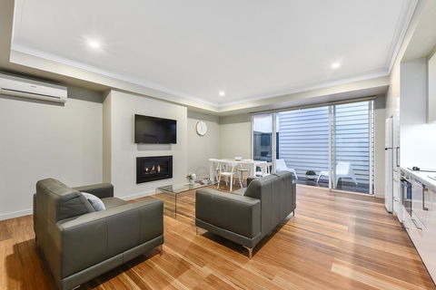 Aloha Central Luxury Apartments - Tourism Guide 6