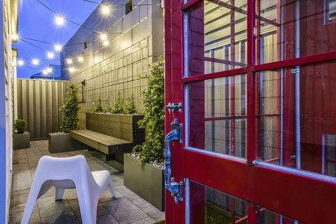 Aloha Central Luxury Apartments - Tourism Guide 11