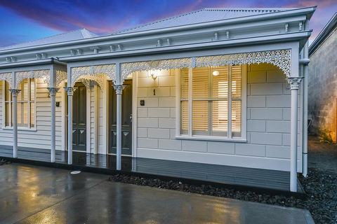 Aloha Central Luxury Apartments - Tourism Guide 1