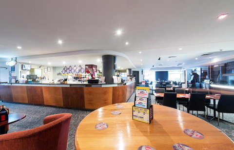 Nightcap At Rose & Crown Hotel - Travel Search 28
