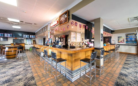 Nightcap At Rose & Crown Hotel - Travel Search 30