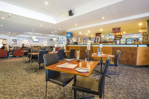 Nightcap At Rose & Crown Hotel - Travel Search 9
