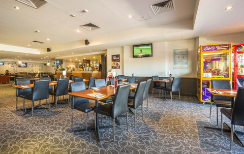 Nightcap At Rose & Crown Hotel - Travel Search 22