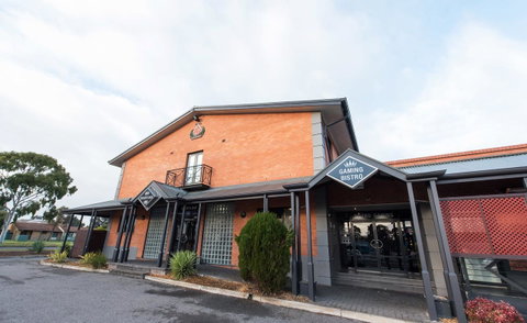 Nightcap At Rose & Crown Hotel - Travel Search 32