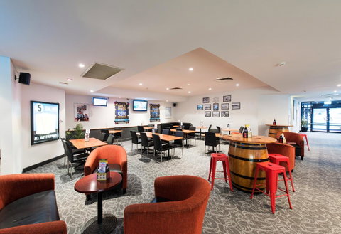 Nightcap At Rose & Crown Hotel - Travel Search 34
