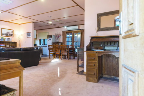 Rustic On 13th - Travel Search 2