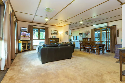 Rustic On 13th - Travel Search 3