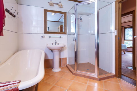 Rustic On 13th - Travel Search 14