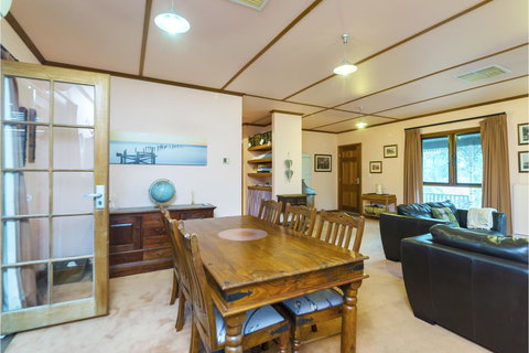 Rustic On 13th - Travel Search 7