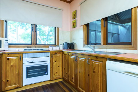 Rustic On 13th - Travel Search 6