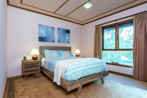 Rustic On 13th - Travel Search 8