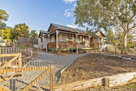 Rustic On 13th - Travel Search 1