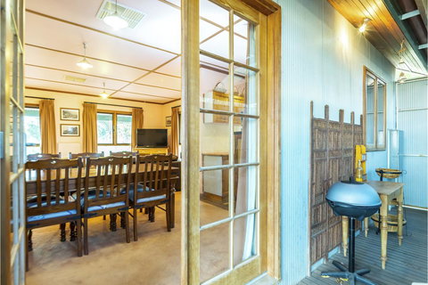 Rustic On 13th - Travel Search 11