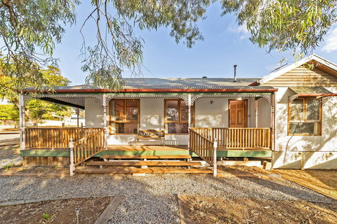 Rustic On 13th - Travel Search 19