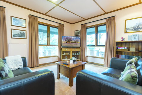 Rustic On 13th - Travel Search 4