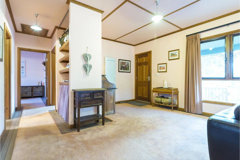 Rustic On 13th - Travel Search 16