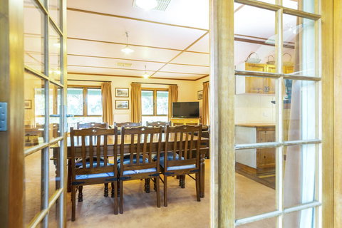 Rustic On 13th - Travel Search 12