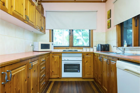 Rustic On 13th - Travel Search 5