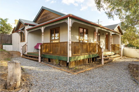 Rustic On 13th - Travel Search 17