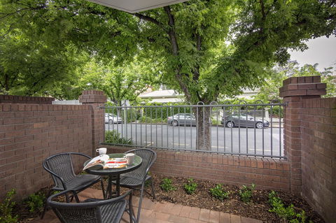 Adelaide Inn - Tourism Guide 7