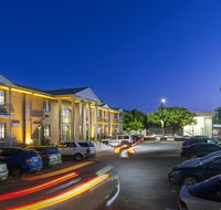 Adelaide Inn - Tourism Guide