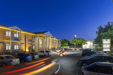 Adelaide Inn - Tourism Guide 0