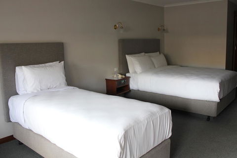 Adelaide Inn - Tourism Guide 25