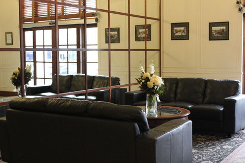 Adelaide Inn - Tourism Guide 3