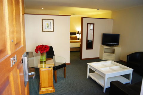 Adelaide Inn - Tourism Guide 9