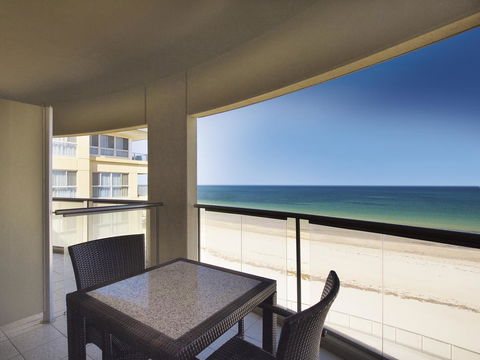 Oaks Glenelg Plaza Pier Suites - Tourism Guide 4