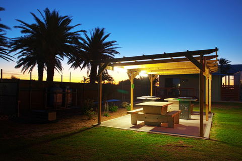 Discovery Parks - Adelaide Beachfront - Tourism Guide 24