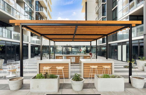 Resort Style Luxury City Apartment + Free Car Parking - Travel Search 19
