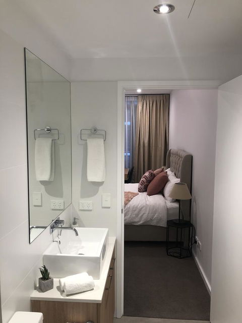Resort Style Luxury City Apartment + Free Car Parking - Travel Search 6
