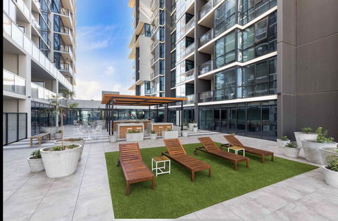 Resort Style Luxury City Apartment + Free Car Parking - Travel Search 23