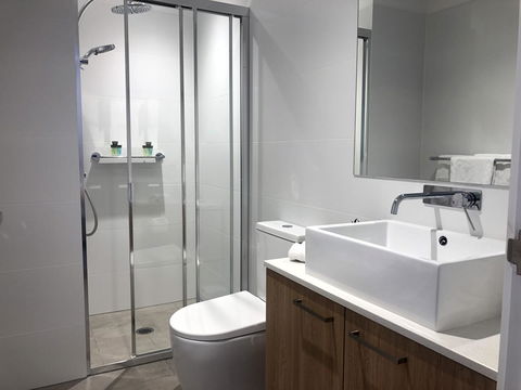 Resort Style Luxury City Apartment + Free Car Parking - Travel Search 7