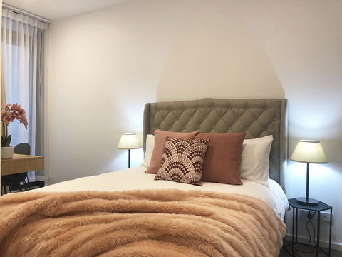 Resort Style Luxury City Apartment + Free Car Parking - Travel Search 3
