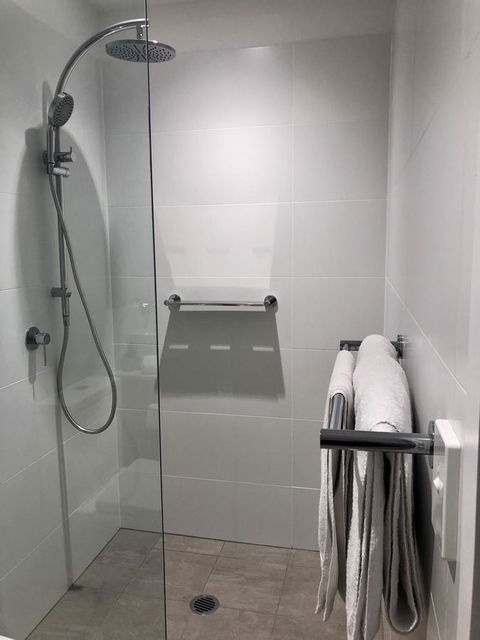 Resort Style Luxury City Apartment + Free Car Parking - Travel Search 26