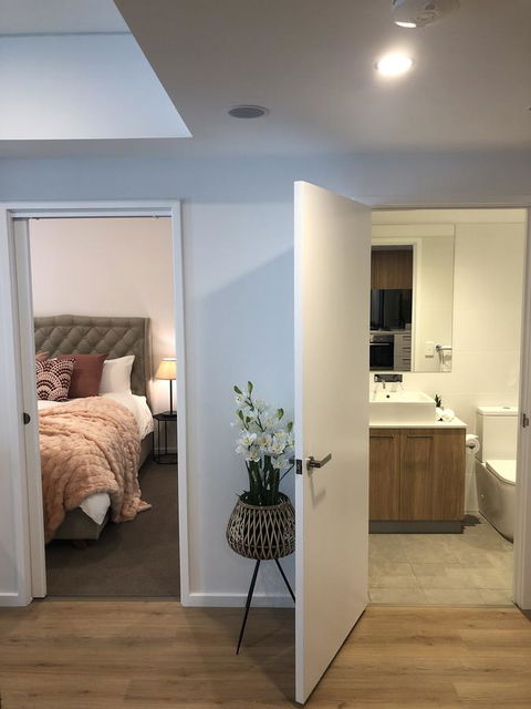 Resort Style Luxury City Apartment + Free Car Parking - Travel Search 13