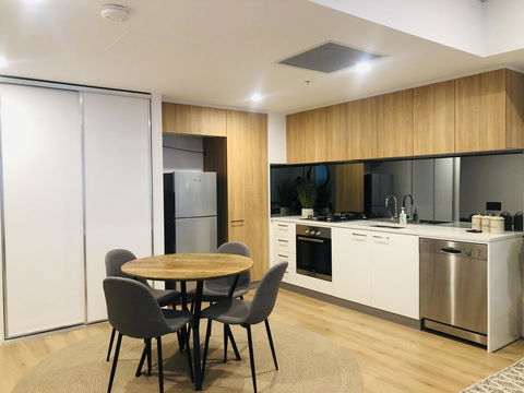 Resort Style Luxury City Apartment + Free Car Parking - Travel Search 11