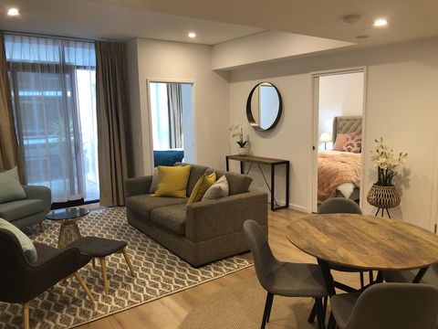 Resort Style Luxury City Apartment + Free Car Parking - Travel Search 10