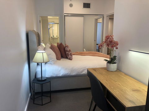 Resort Style Luxury City Apartment + Free Car Parking - Travel Search 5