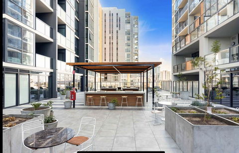 Resort Style Luxury City Apartment + Free Car Parking - Travel Search 21