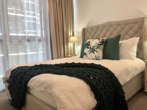 Resort Style Luxury City Apartment + Free Car Parking - Travel Search 8