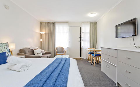 Glenelg Oasis Studios - Tourism Guide 4